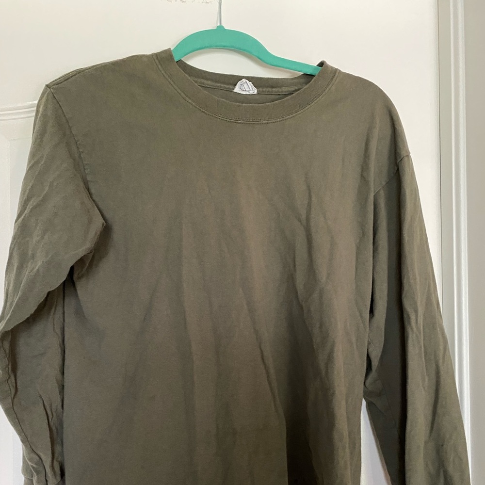 green long sleeve t-shirt